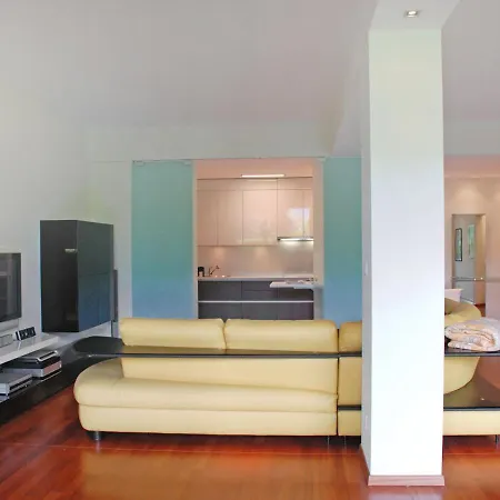 Majestic-2 Apartment
